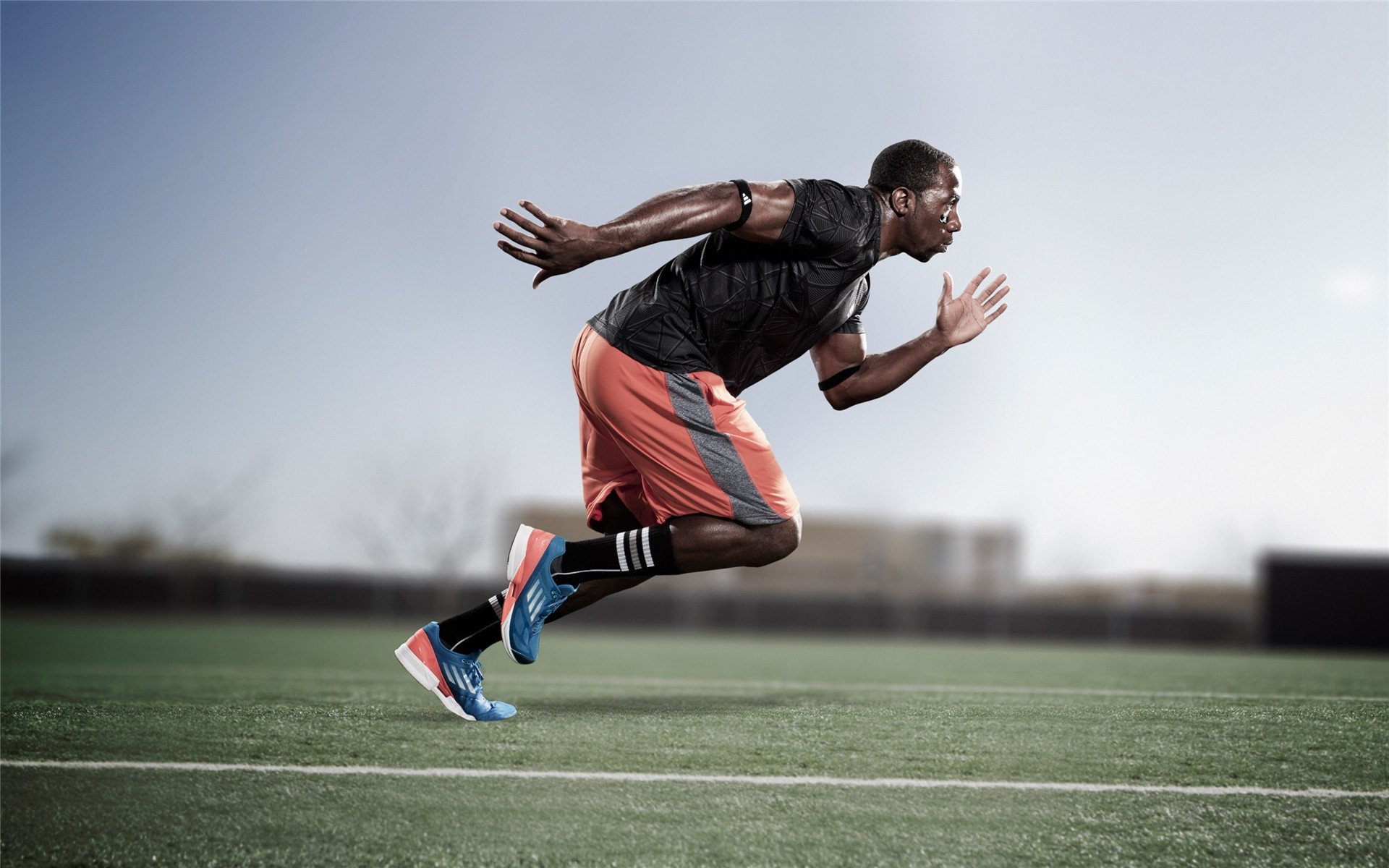 德甲各队纷纷推出定制化球迷礼包,增强互动体验,德甲各个球队赞助商