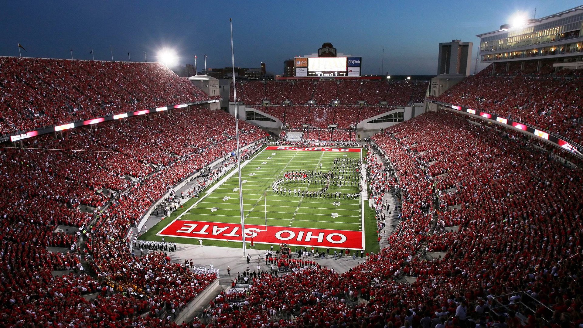 赛场尘土飞扬:激烈搏斗不断升级